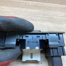 174B04   Wing mirror switch Toyota Yaris