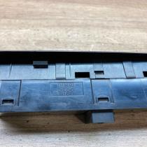 621W02250   Electric window control switch Hyundai Trajet