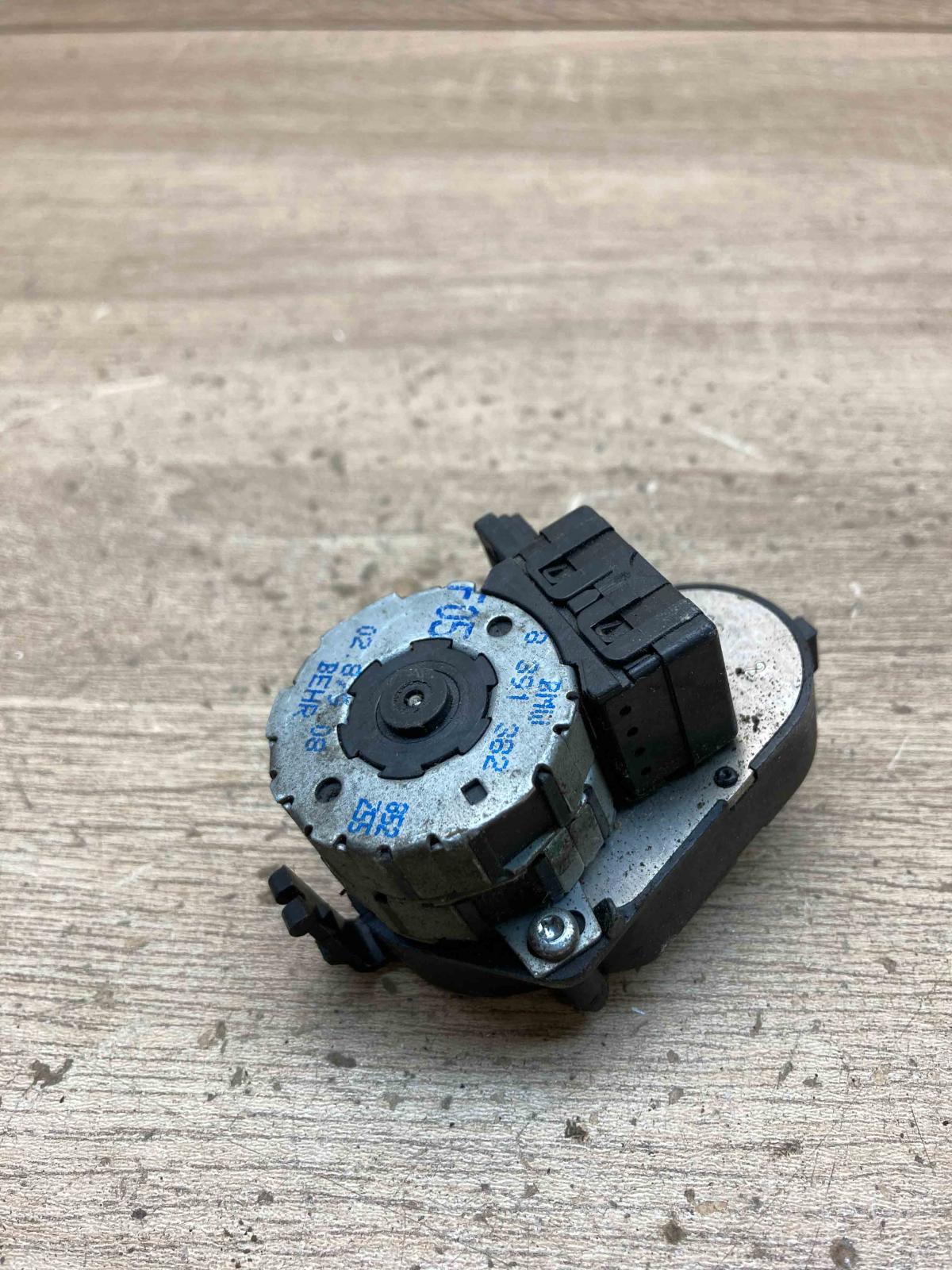 8391382   Air flap motor/actuator BMW 3 E46