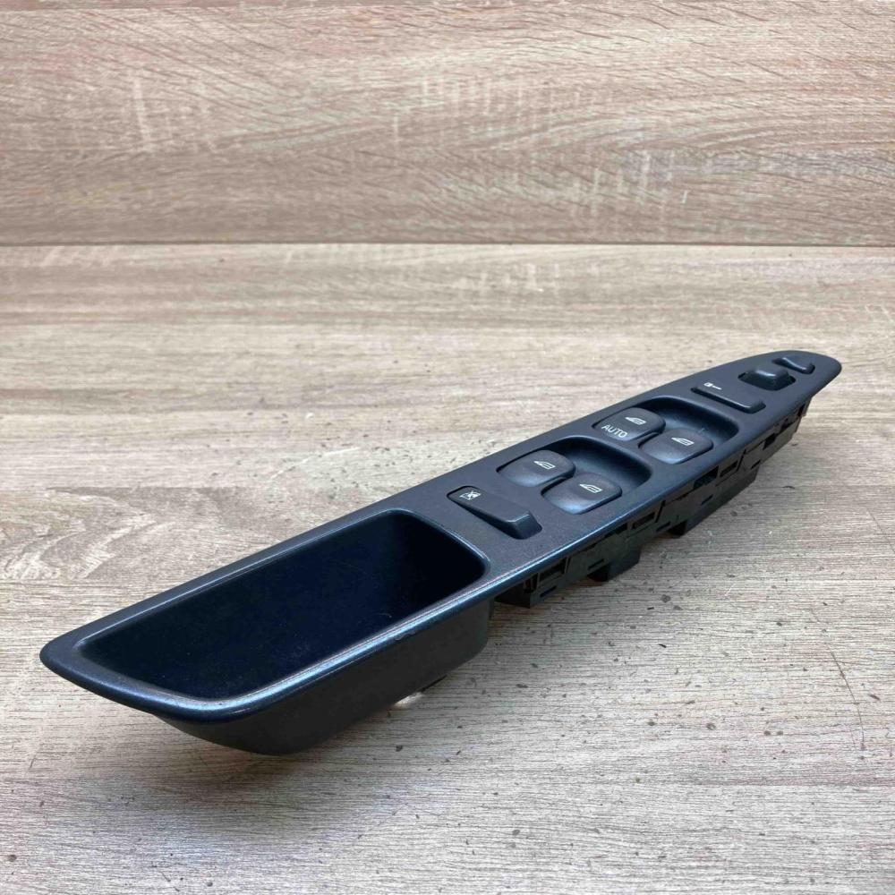 30638694 02W375  Electric window control switch Volvo S40, V40