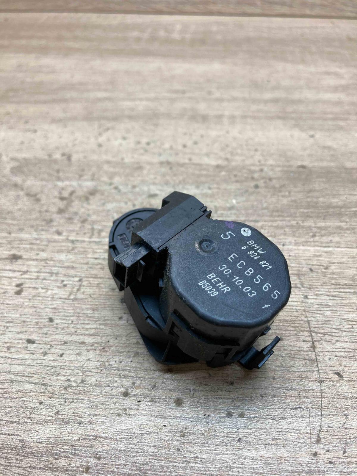 6934821 ECB565  Air flap motor/actuator BMW 3 E46