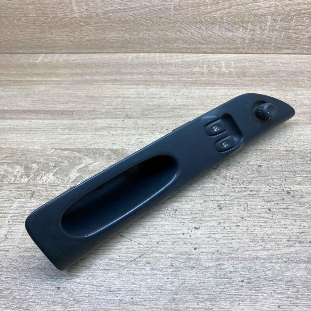 7700417486B 7701699597  Electric window control switch Renault Laguna I