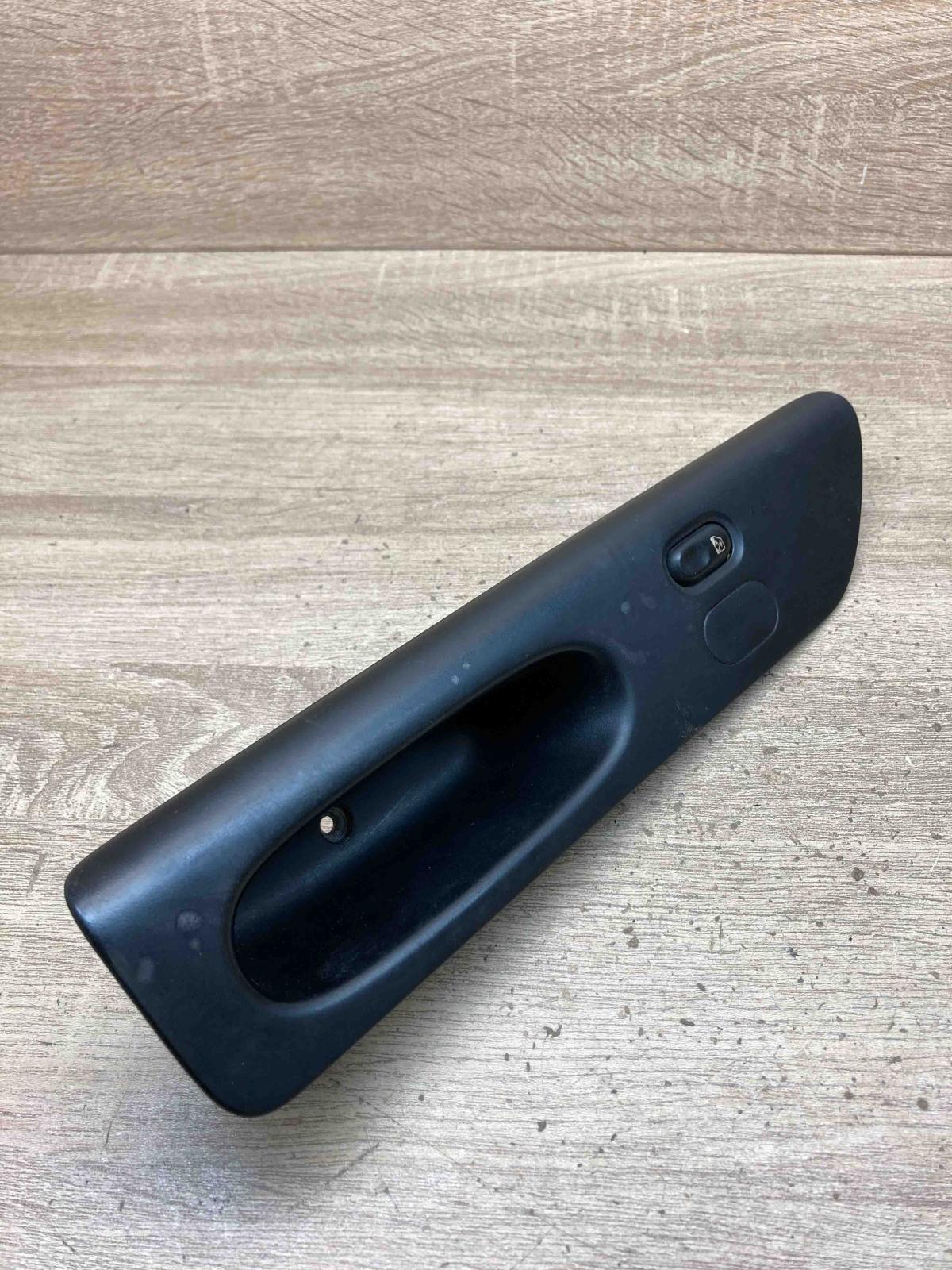 7700822678B 7701672458E With Plastic Trim Electric window control switch Renault