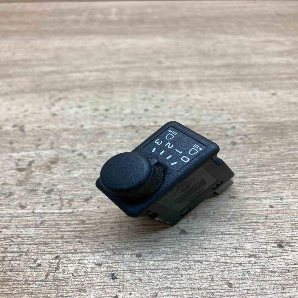 36997B D30101  Headlight level height control switch Nissan Almera Tino
