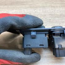 68960 90J00 36981A 30600  Wing mirror switch Nissan Almera N16