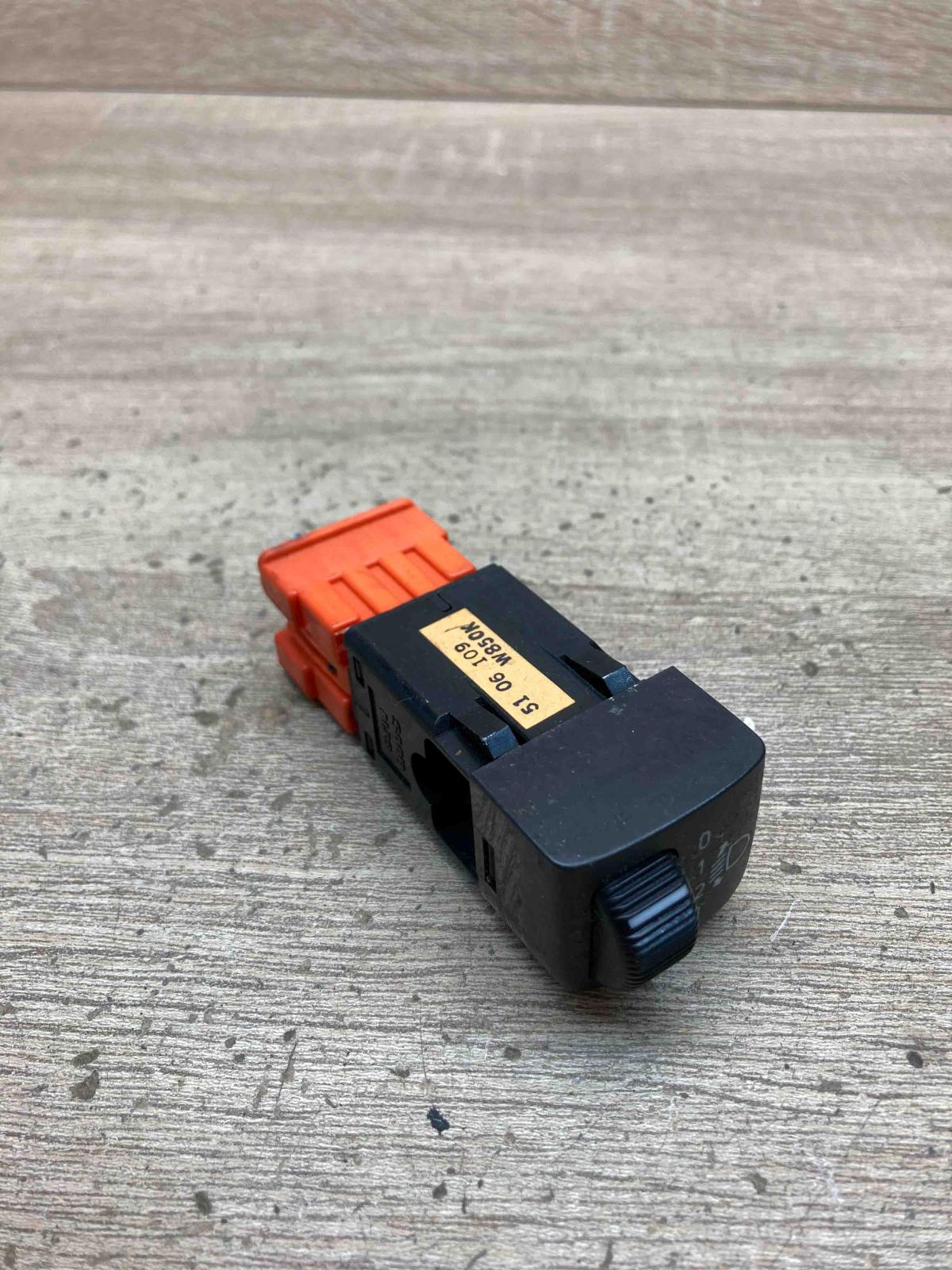 5106109 W850K With Plug Headlight level height control switch Saab 9-5