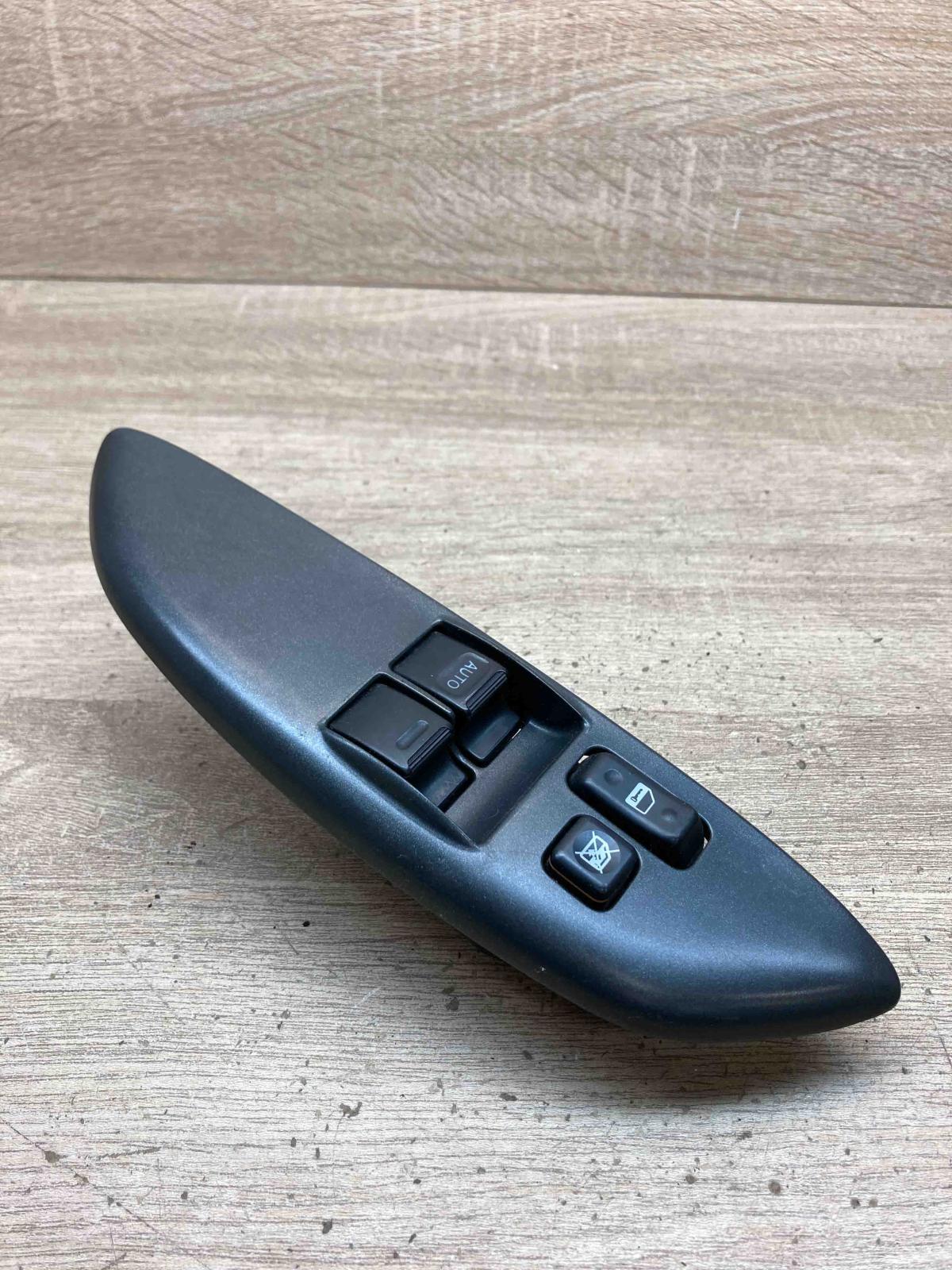 011 4F27   Electric window control switch Toyota Yaris