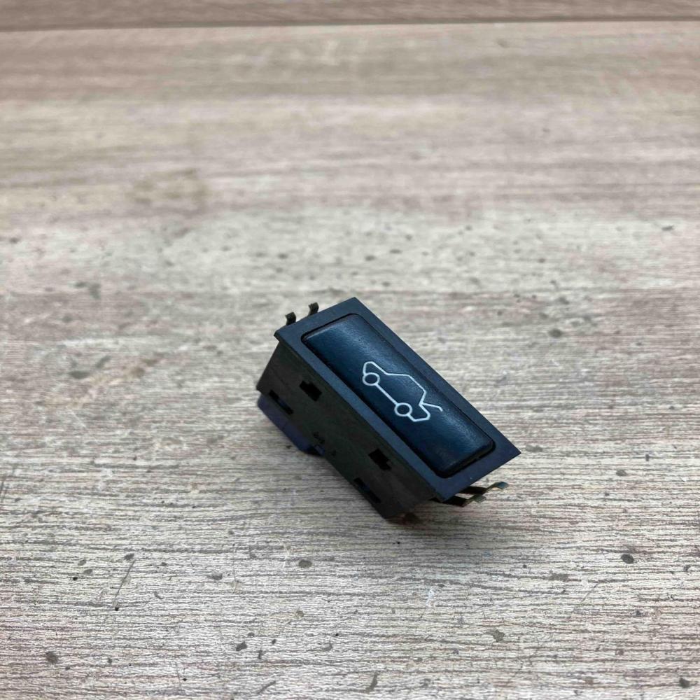 8365579   Tailgate opening switch BMW X5 E53
