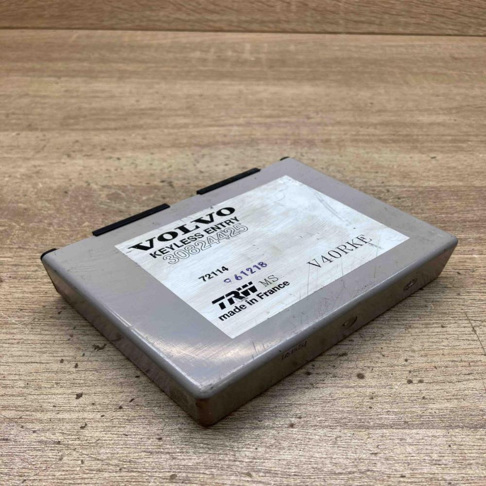 30824425 Used  Door central lock control unit/module Volvo S40, V40