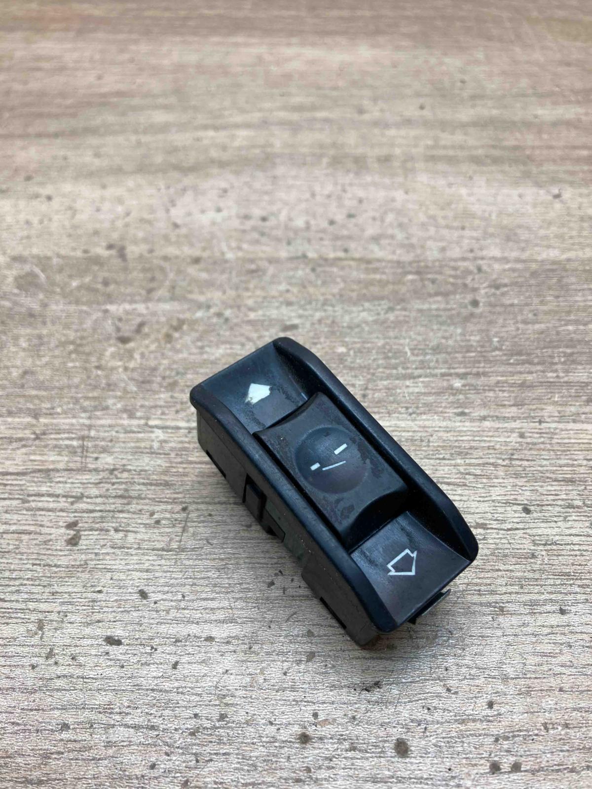 8352182   Sunroof switch BMW 5 E39
