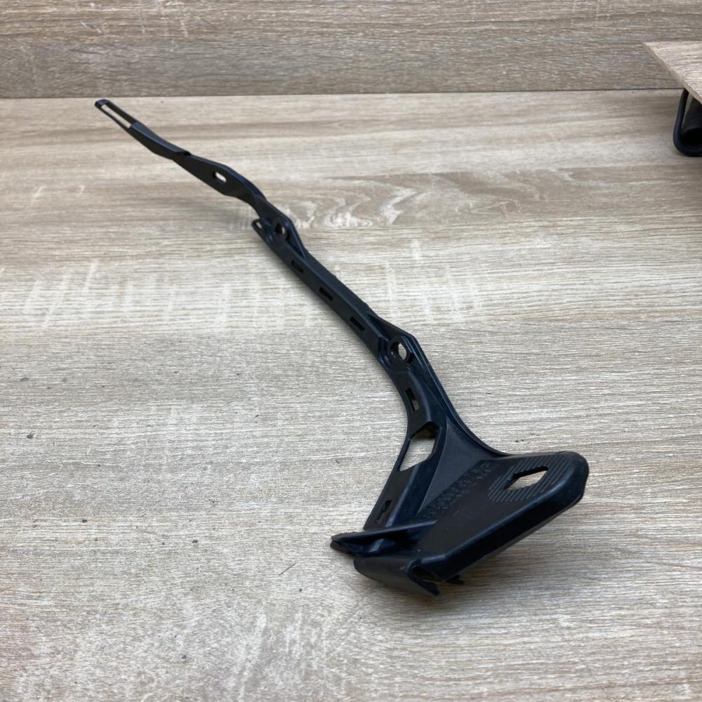 A1698850363   Rear bumper mounting bracket Mercedes-Benz B W245