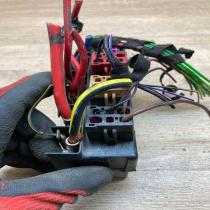 8L0941822   Fuse box set Volkswagen Golf IV