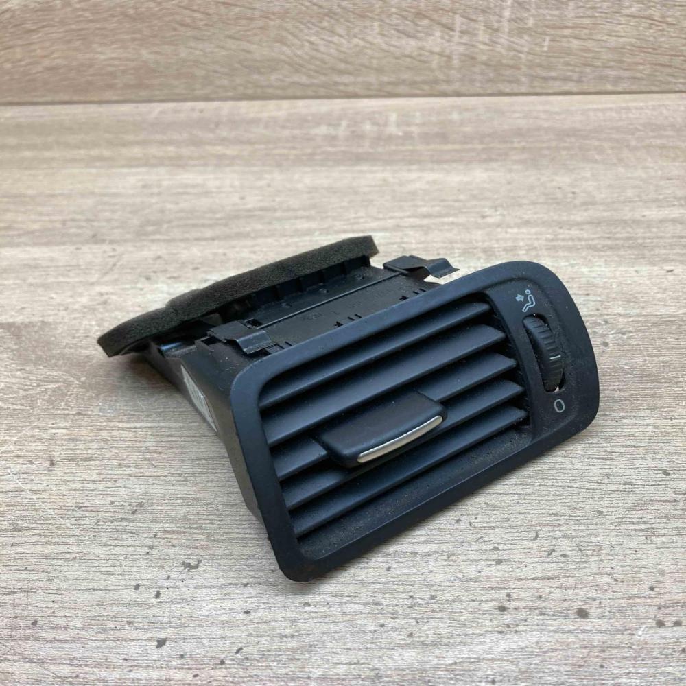 3C1819701E   Dashboard side air vent grill/cover trim Volkswagen PASSAT CC