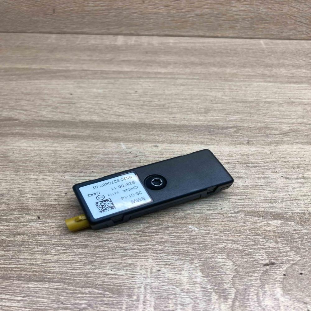 9270487 928708 11  Aerial antenna amplifier BMW X5 F15