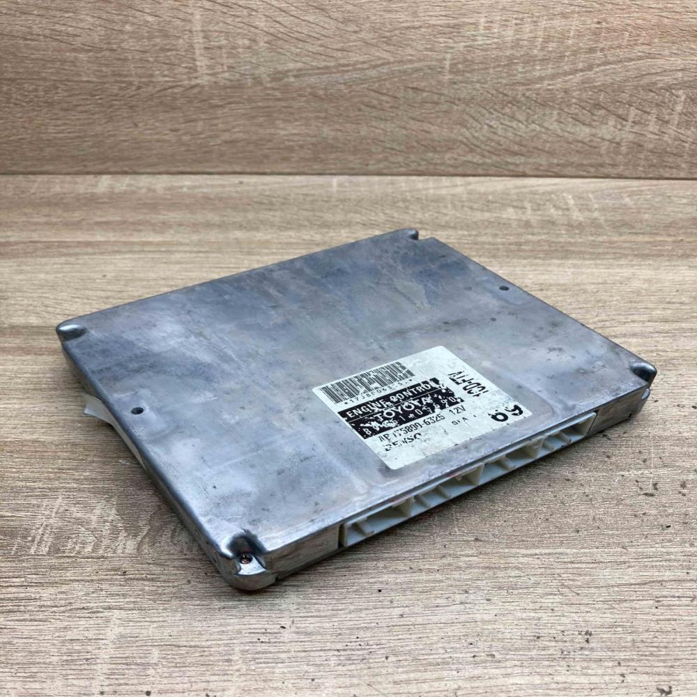 89661 05690 MB175800 6325  Engine control unit/module ECU Toyota Avensis T250