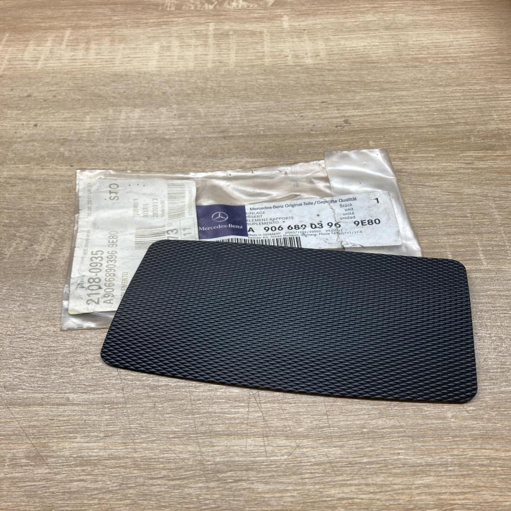 A9066890396   Glove box pad Mercedes-Benz Sprinter W906