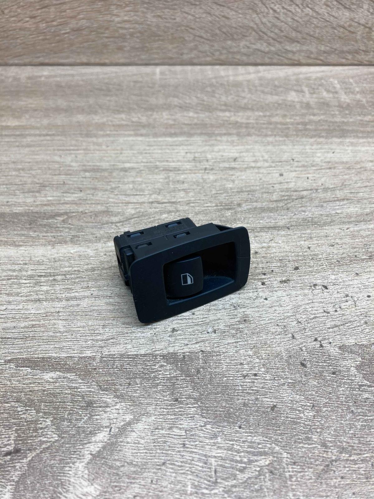 6945874 15939900  Electric window control switch BMW 3 E90 E91