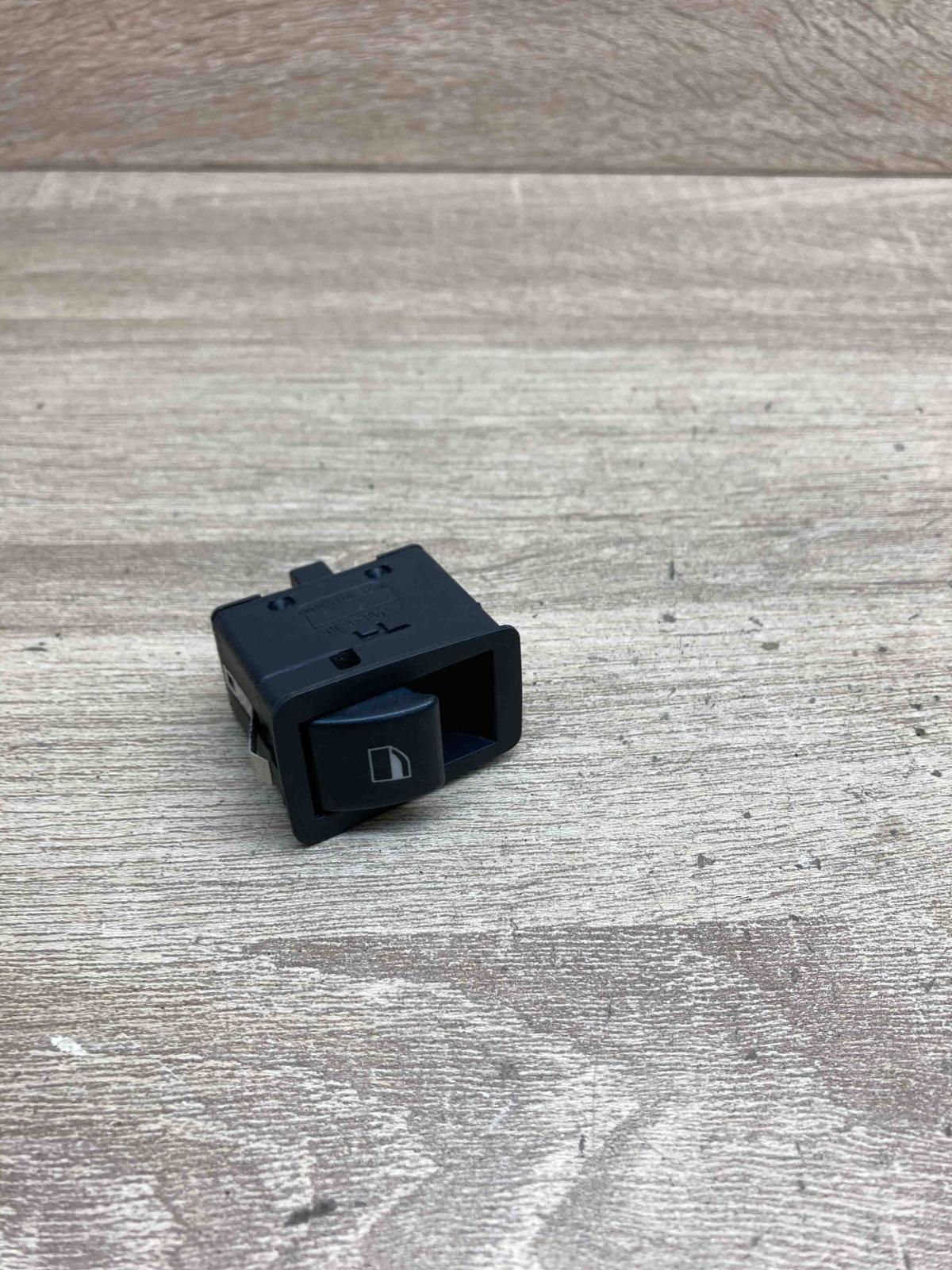 6902174   Electric window control switch BMW 3 E46