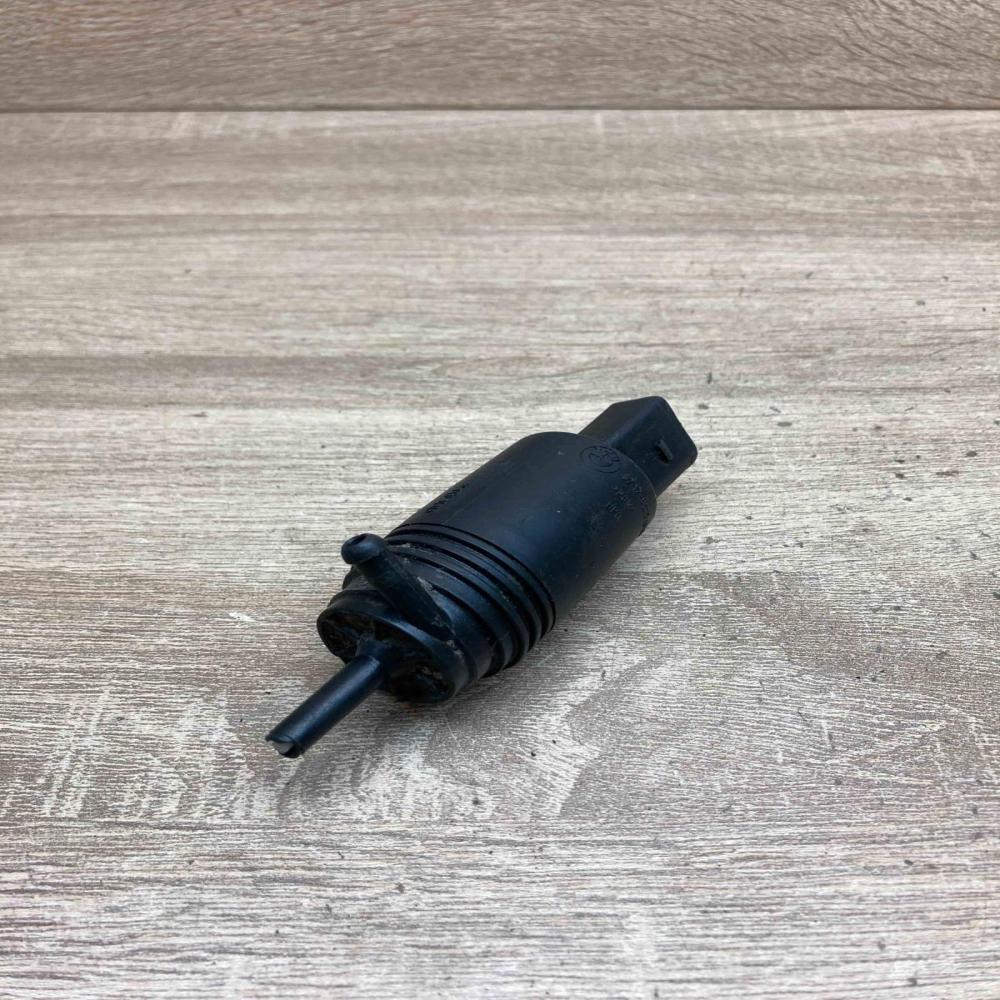 8377612   Windscreen/windshield washer pump BMW 5 E39