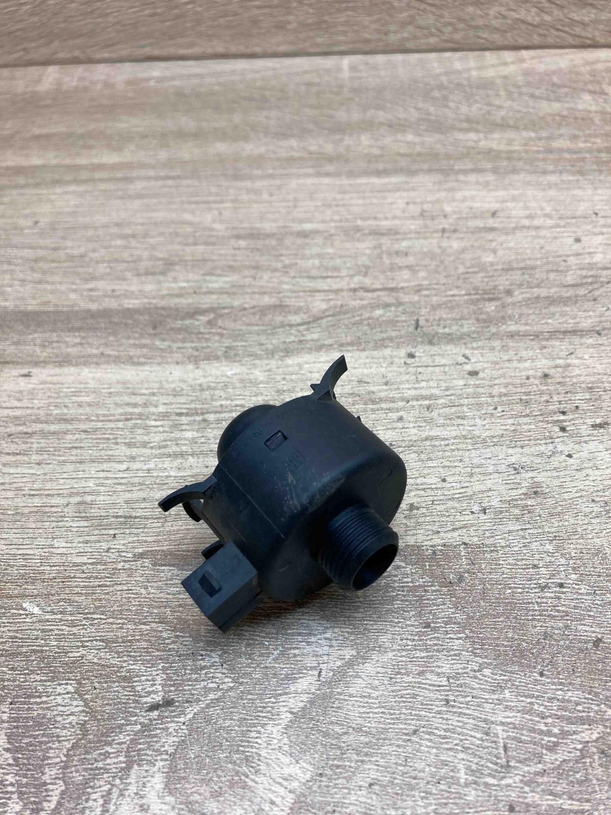 1384253   Interior temperature sensor BMW 5 E34