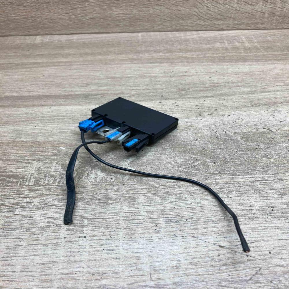 8380944 Main  Aerial antenna amplifier BMW 3 E46