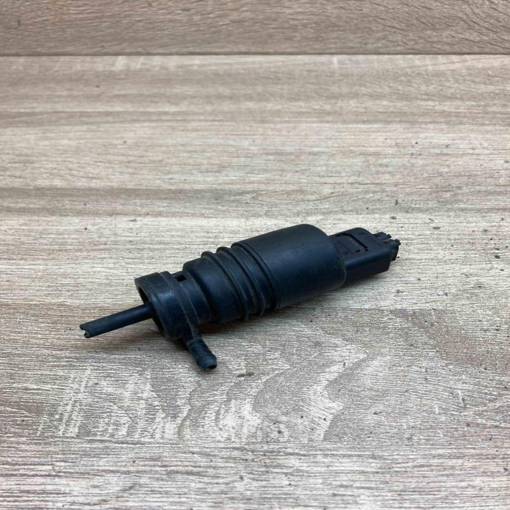 8364516 1813914725  Windscreen/windshield washer pump BMW 3 E46