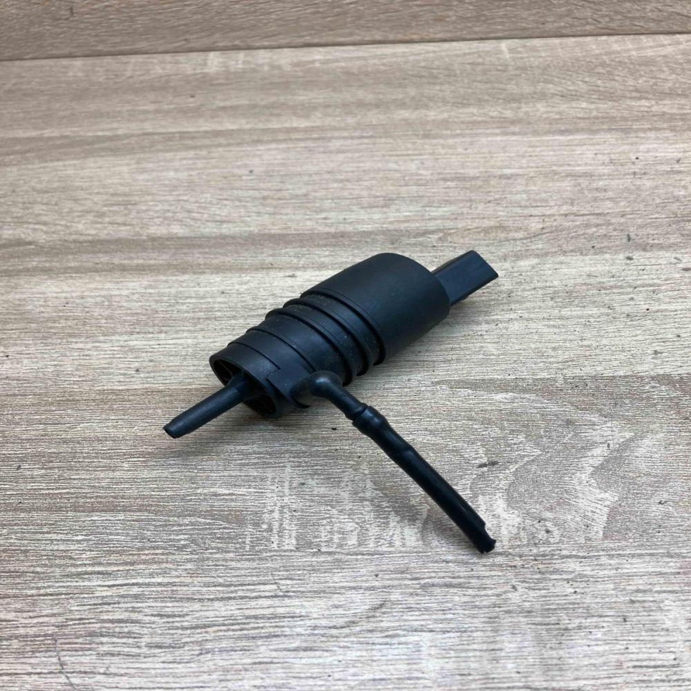 20190610 23113 8624  Windscreen/windshield washer pump BMW 3 E46