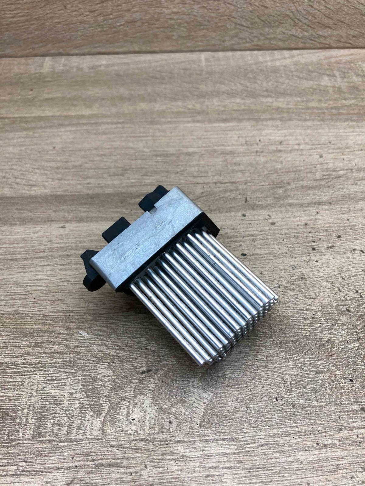 64116920365   Heater blower motor/fan resistor BMW 3 E46