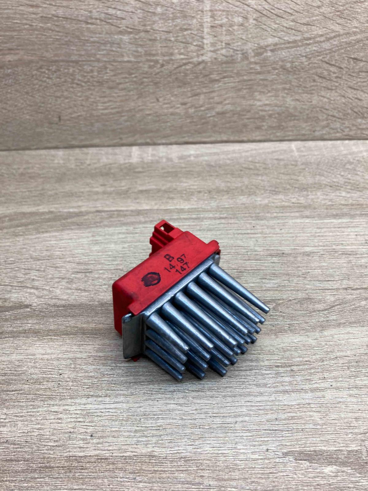 357907521   Heater blower motor/fan resistor Audi A4 S4 B5 8D