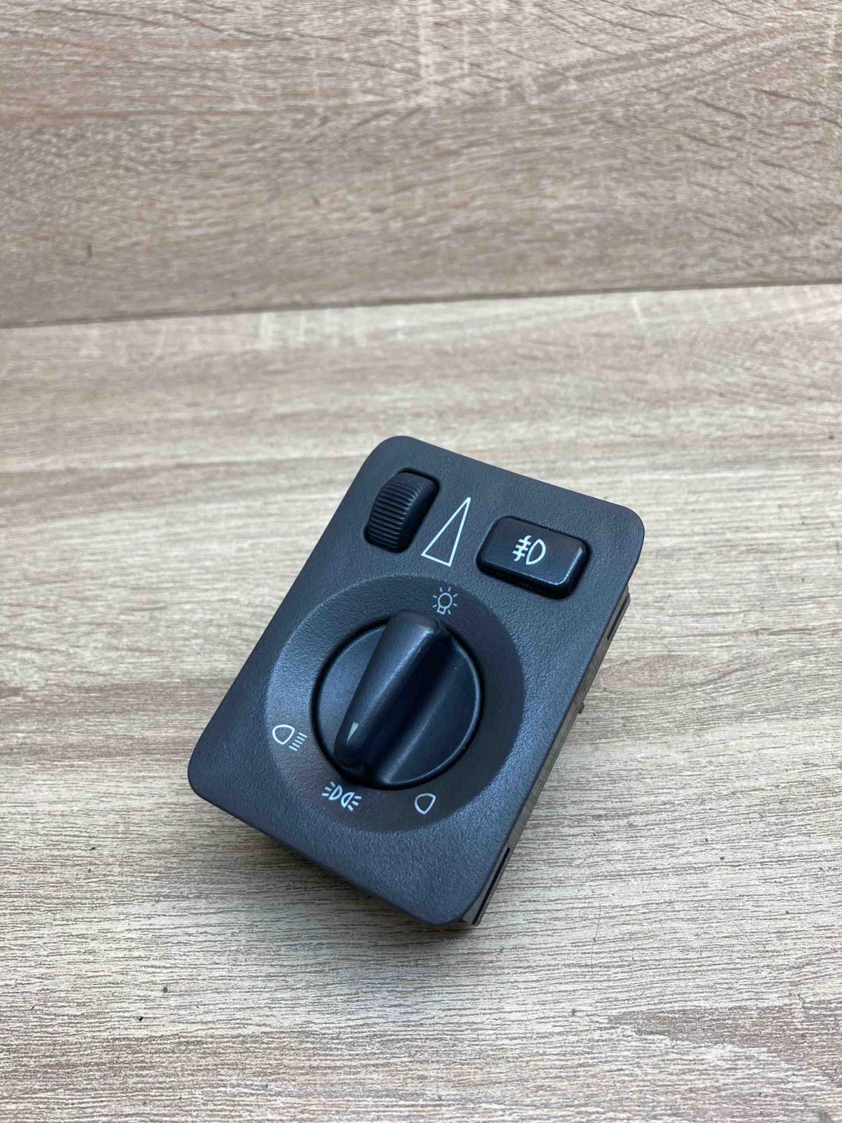 4616124 758173  Light switch Saab 9-5