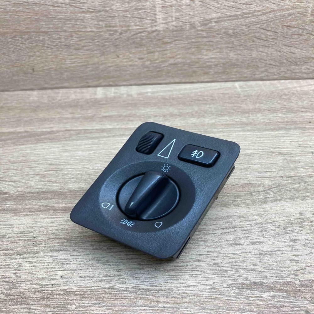 4616124 758173  Light switch Saab 9-5