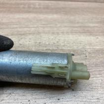 0130002532   Seat adjustment motor Jaguar XJ X350