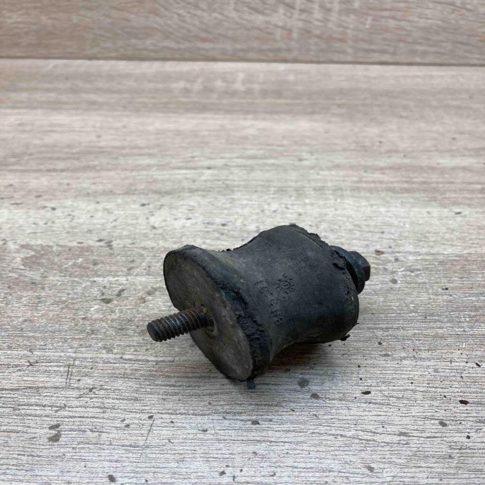 1138517   Gearbox mount BMW 3 E46
