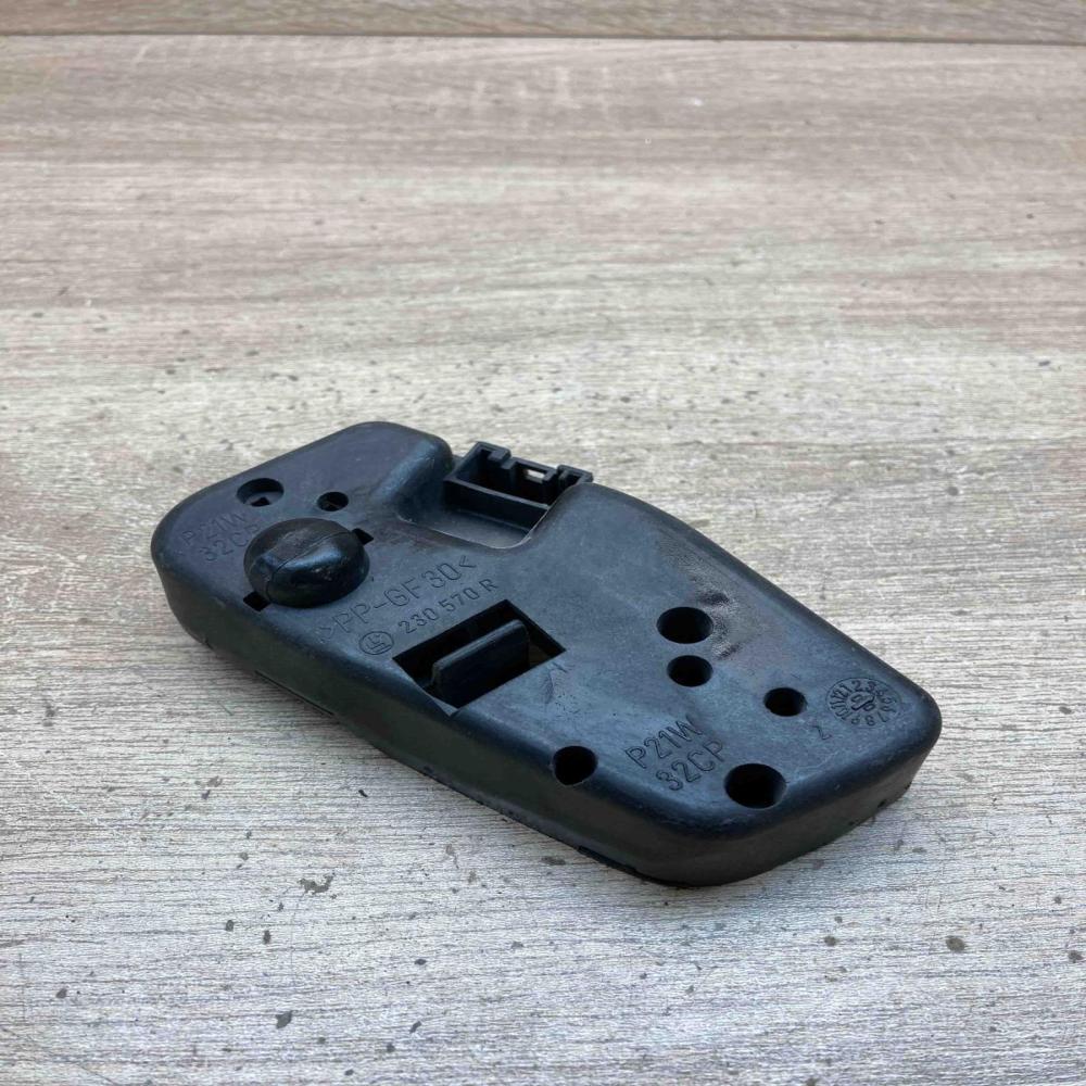 230570R P21W 32CP  Tail light bulb cover holder BMW 3 E46