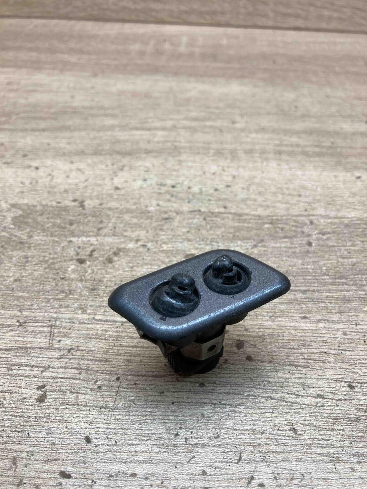 8360662   Headlight washer spray nozzle BMW 5 E39