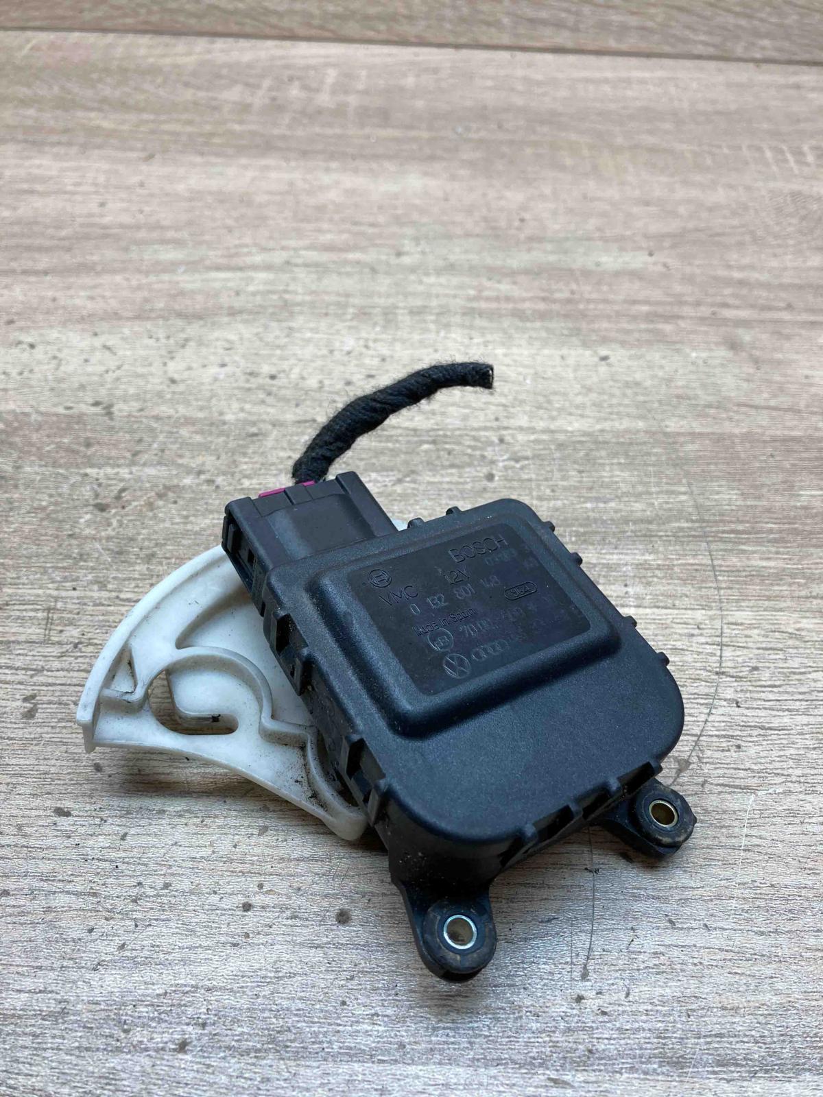 0132801148  With Plug Air flap motor/actuator Volkswagen PASSAT B5