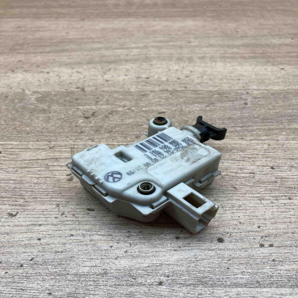 3B5827061B 3B0959781C  Tailgate boot lock/latch motor Volkswagen Touareg I