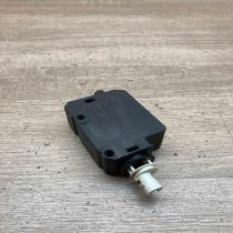 8352168   Fuel tank cap lock motor BMW 5 E39