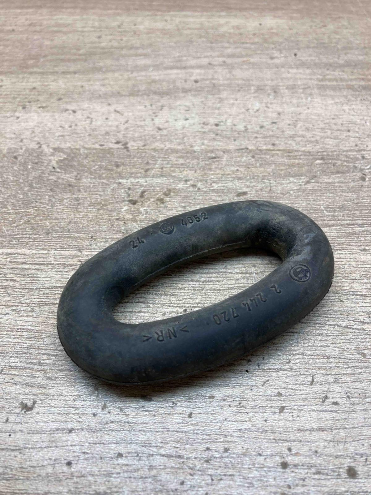 2244720   Muffler mount bracket/holder BMW 3 E36