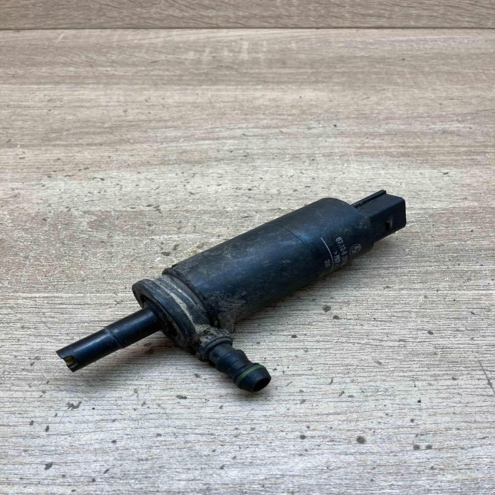 8377613   Headlight washer pump BMW 5 E39