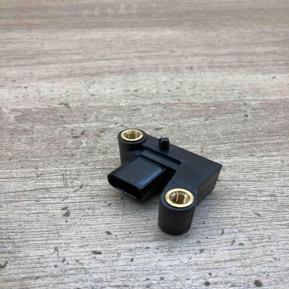 6977398   Airbag deployment crash/impact sensor BMW 5 E60 E61