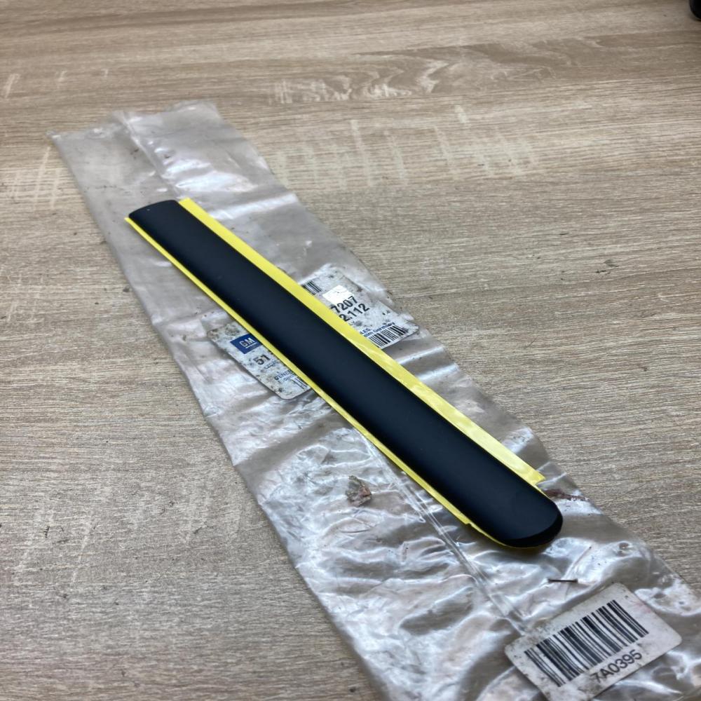 90477207   Rear door trim (molding) Opel Corsa B