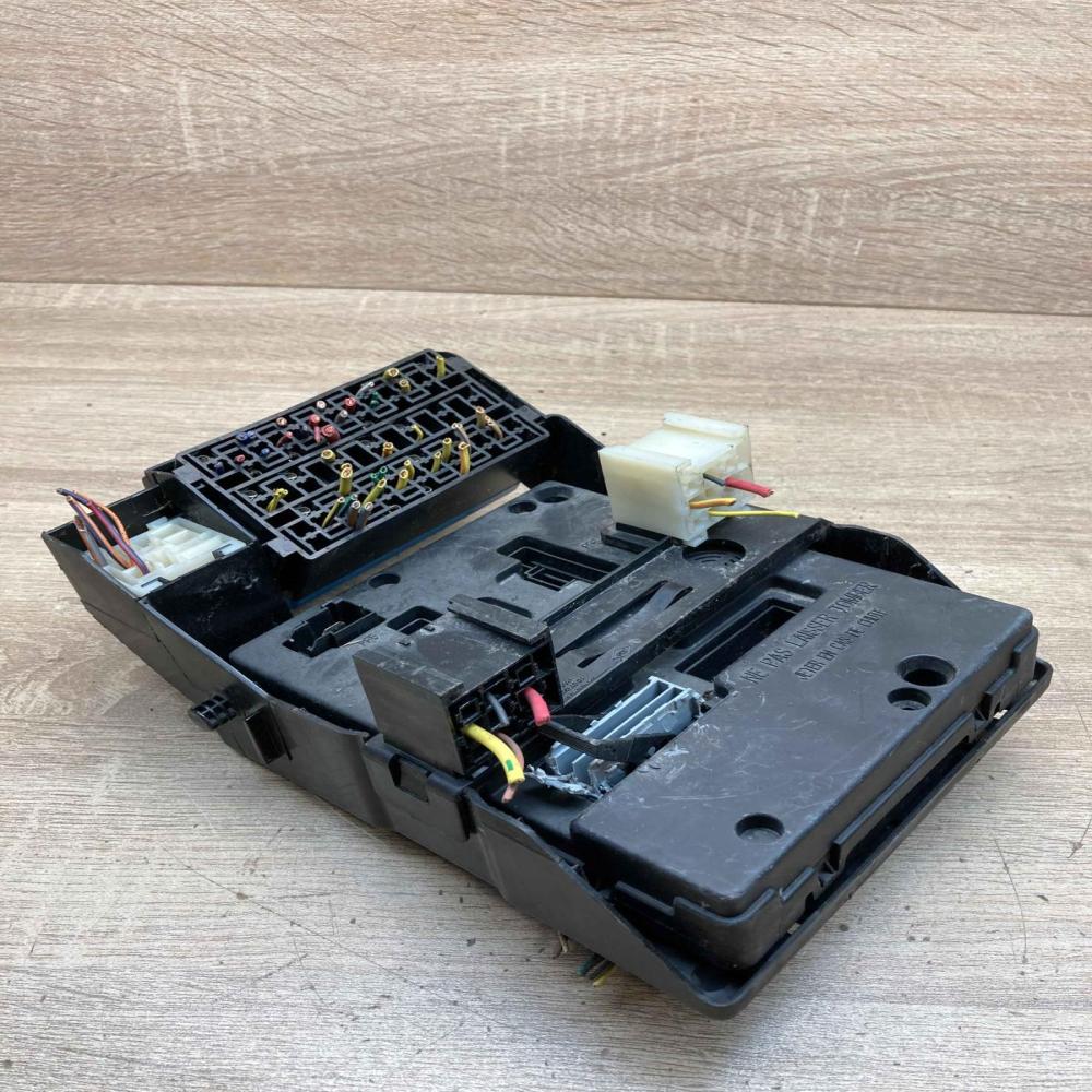 7703297930 7703397911  Fuse module Renault Scenic I