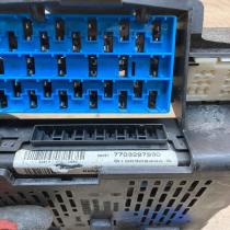 7703297930 7703397911  Fuse module Renault Scenic I