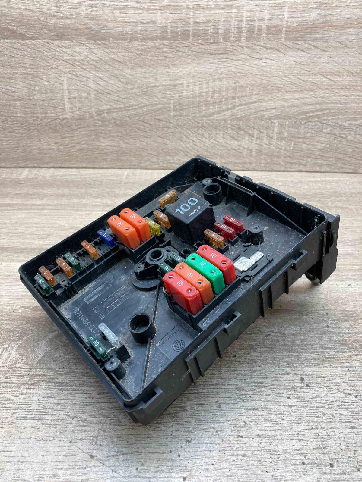 1K0937125A 1718130  Fuse module Volkswagen Golf V