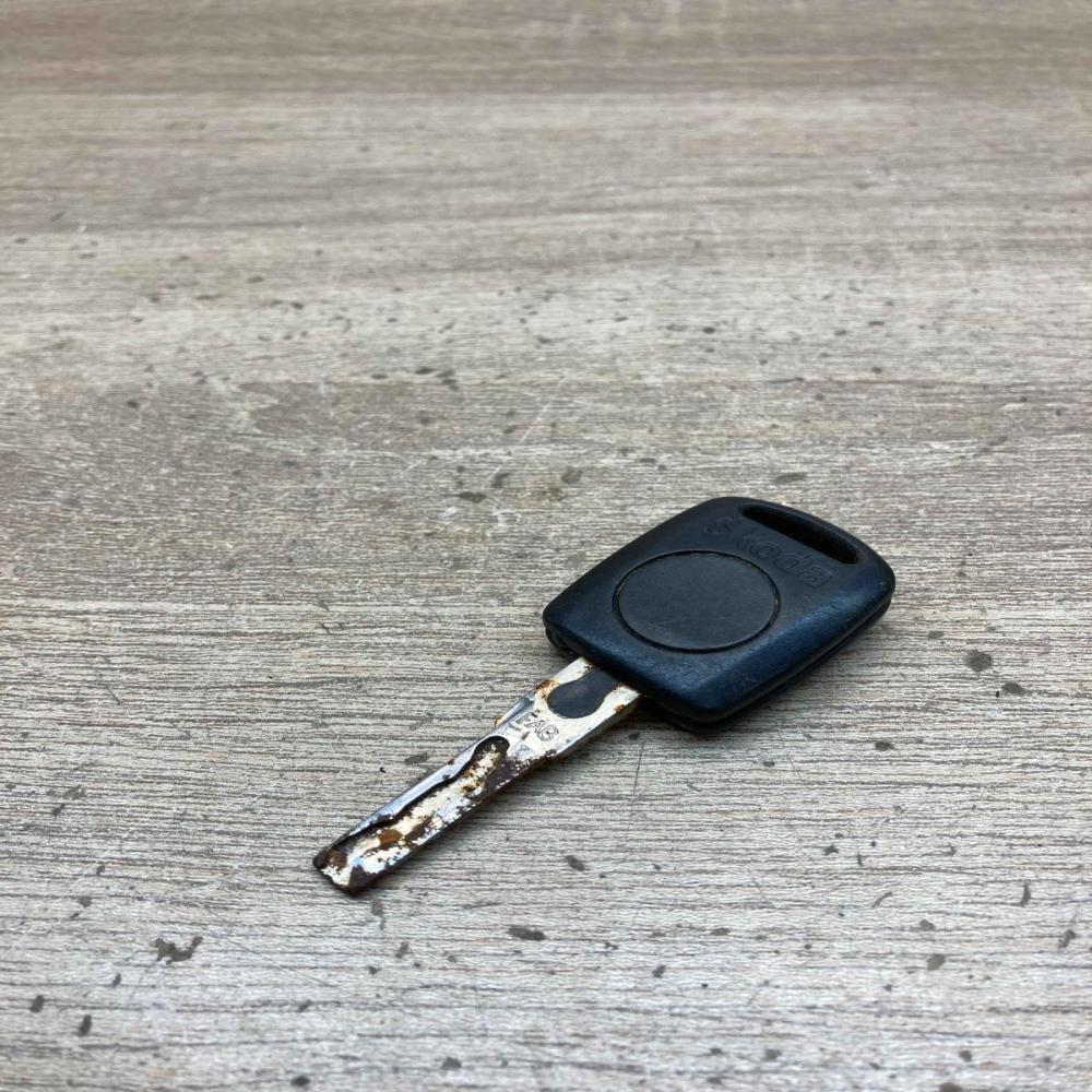Skoda   Ignition key/card Skoda Fabia Mk1 (6Y)