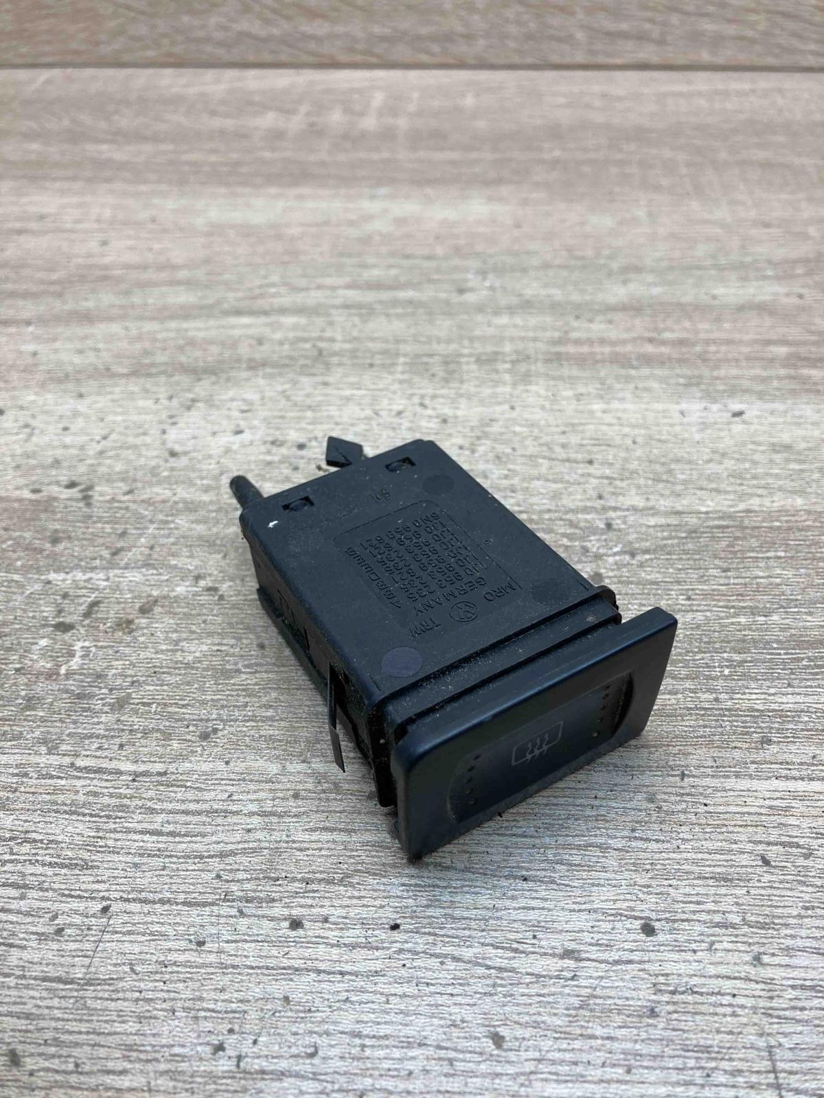 1J0953235A 1J0953235B  Windscreen/window heater switch Volkswagen Golf IV