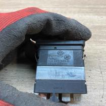 1J0963564B   Seat heating switch Volkswagen Golf IV