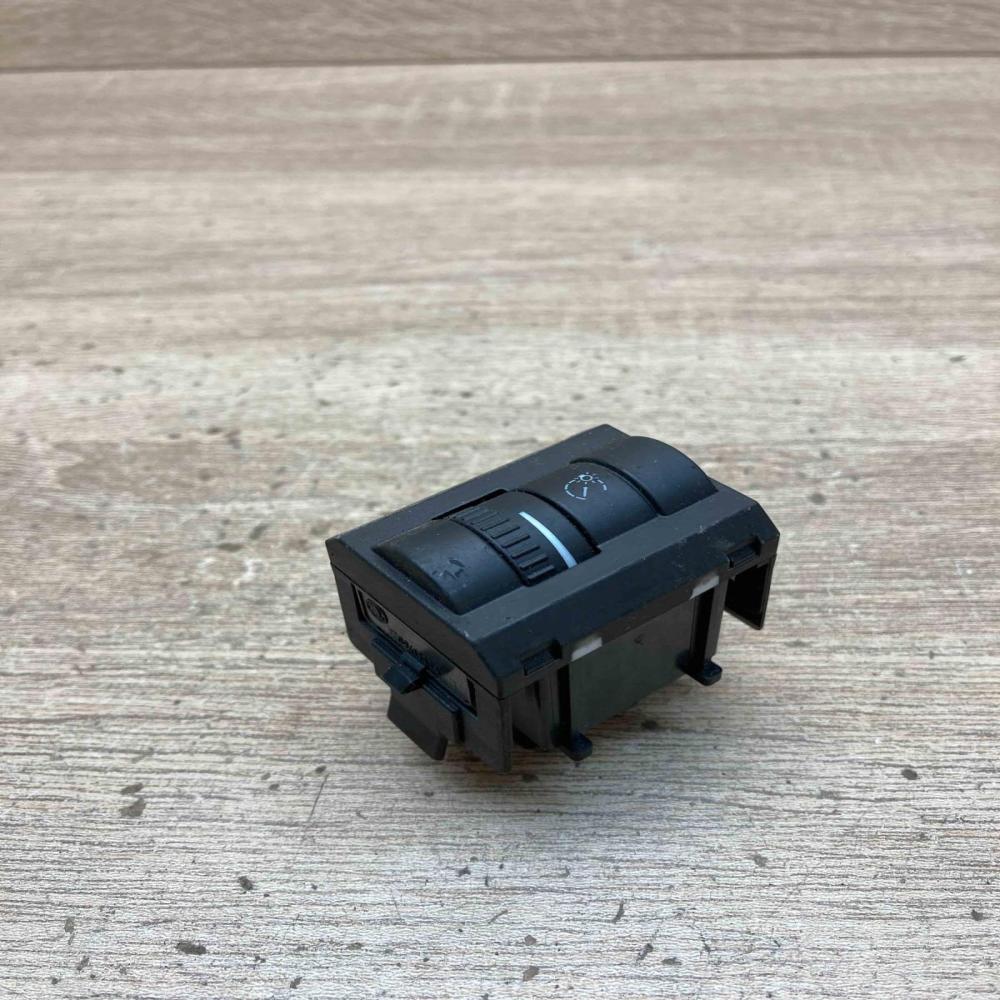 1Z0941333A   Panel lighting control switch Skoda Octavia Mk2 (1Z)