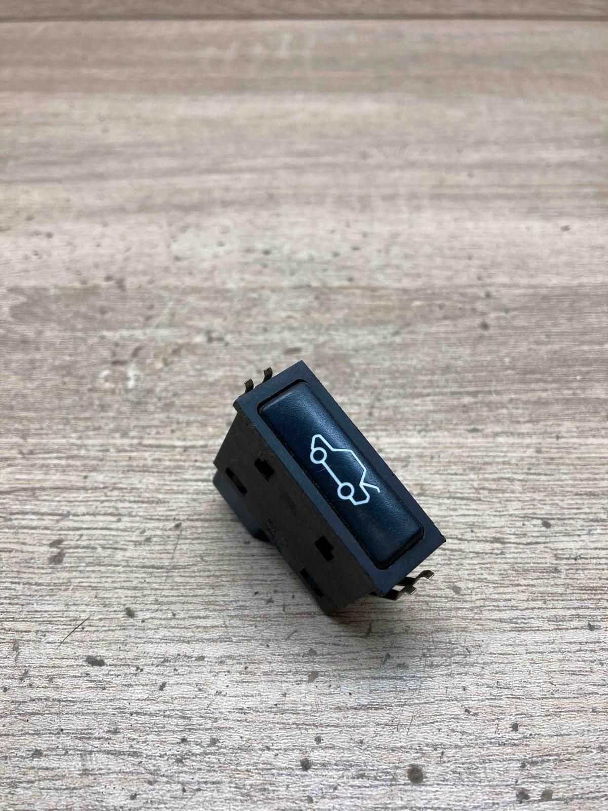 8365579   Tailgate opening switch BMW X5 E53